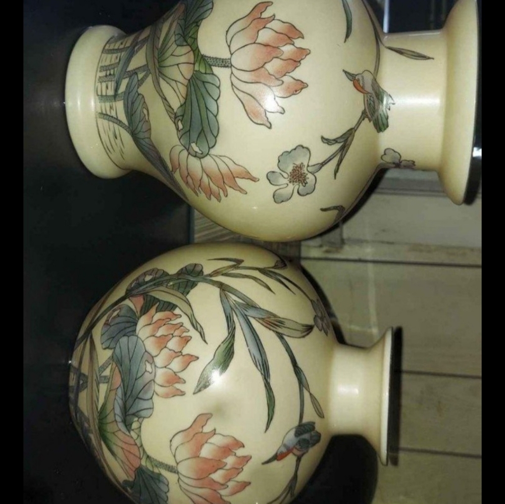 Jack daniels pitcher and toyo vases
